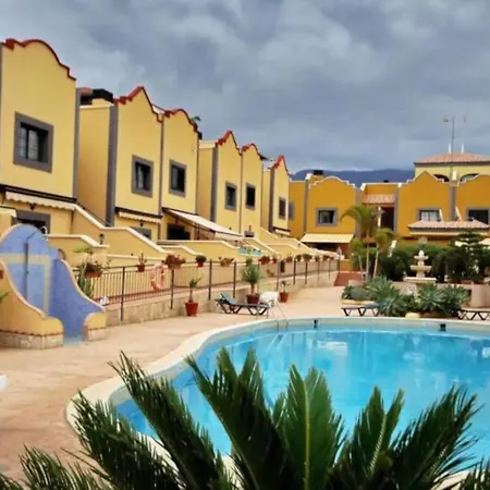 Beautiful In Charming Place El Duque Апартаменти