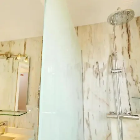 Beautiful In Charming Place El Duque 公寓 *